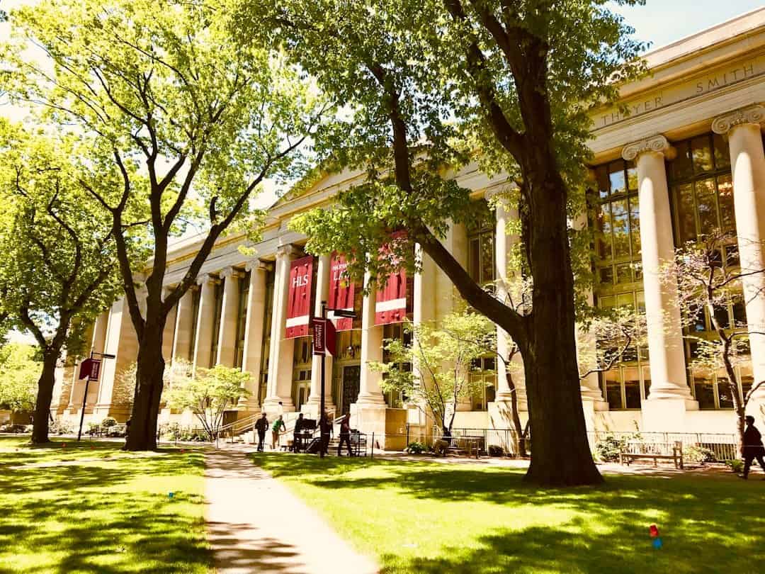 Best Medical Schools in the USA in 2025 and Scholarships